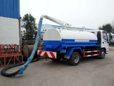 福田欧马可5方吸粪车 高效环保的城市环卫助手