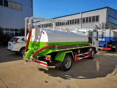 凯马5.6方超容积国五吸粪车 高效环卫作业的得力助手